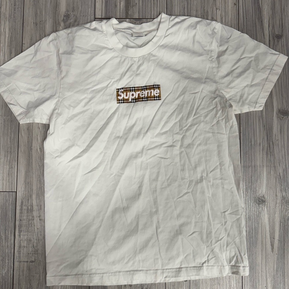 Burberry Supreme White T-Shirt with Plaid Detail